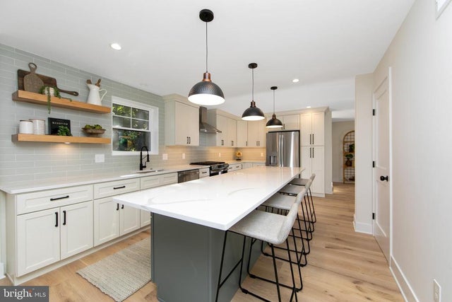 22 Scenic Rd, Springfield