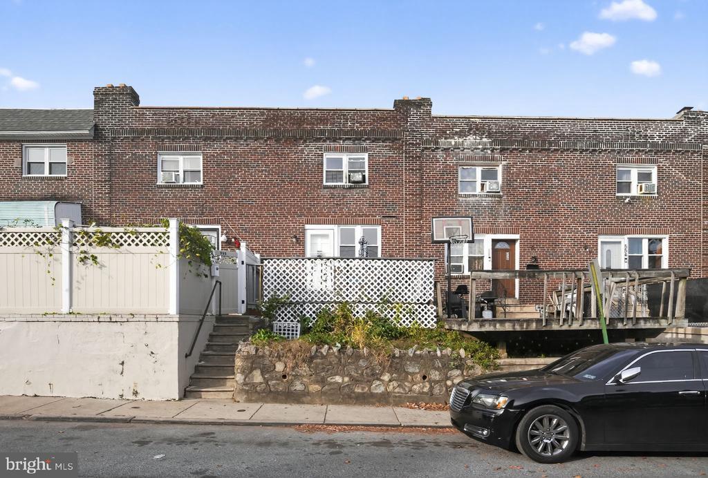 558 Snowden Rd, UPPER DARBY