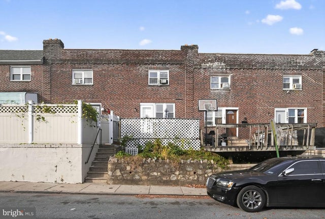 558 Snowden Rd, Upper Darby