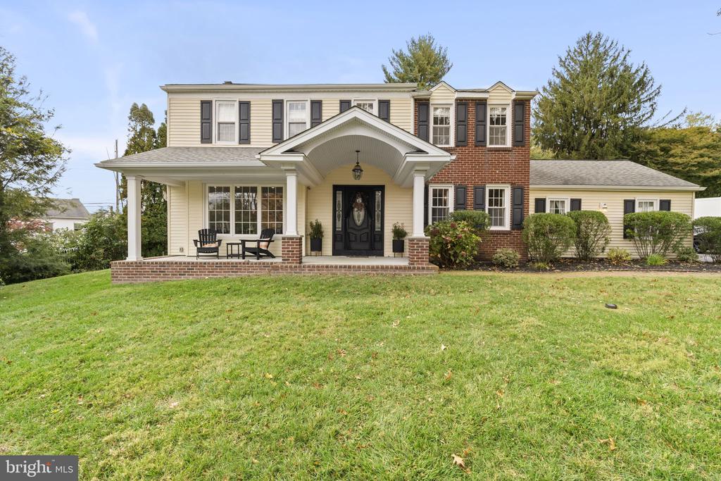 10 Fox Chase Cir, NEWTOWN SQUARE