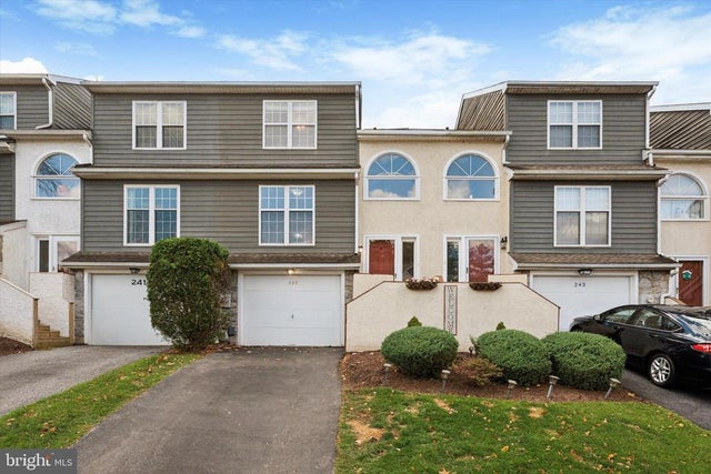 242 Moria Pl #242, Aston