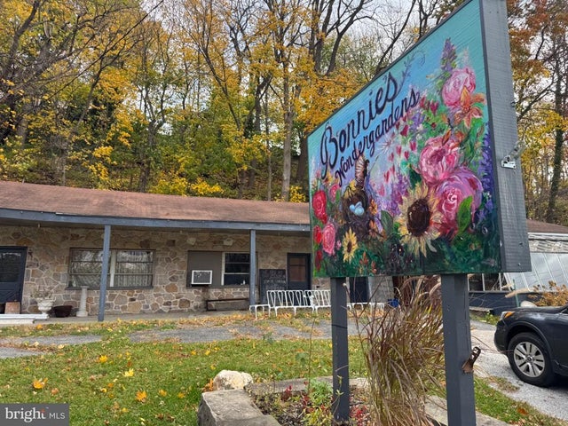 233 Scottdale Rd, Lansdowne