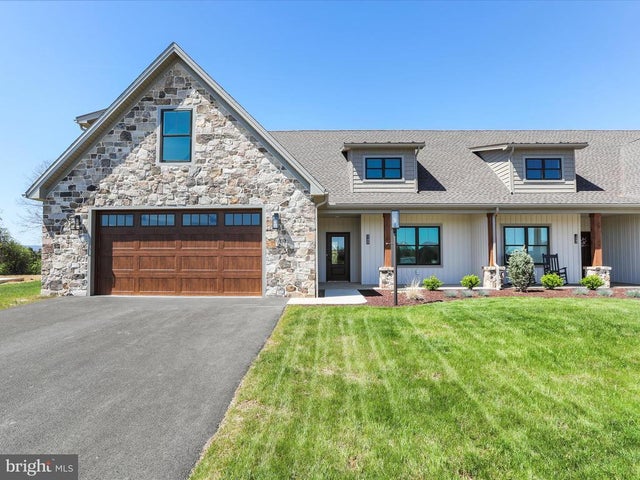 149 Matthew Dr, Chambersburg