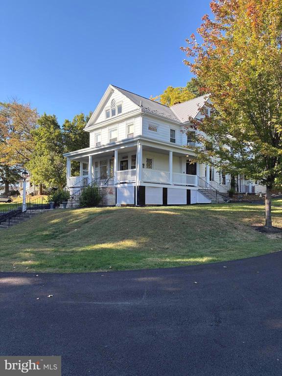 2027 Lincoln Way East, Chambersburg