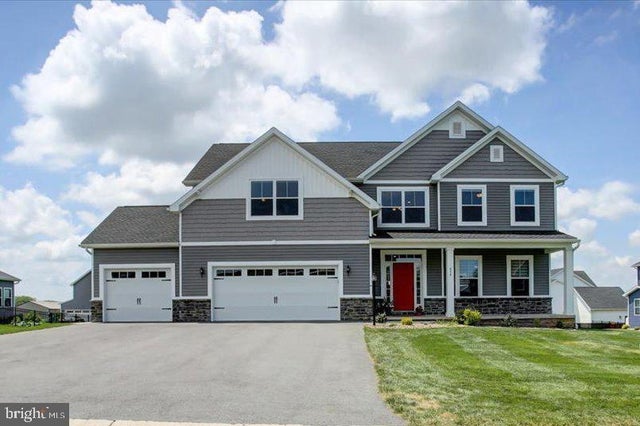 454 Winchester Dr, Chambersburg