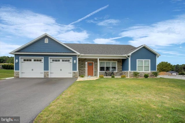 6657 Olde Pine Dr, Chambersburg