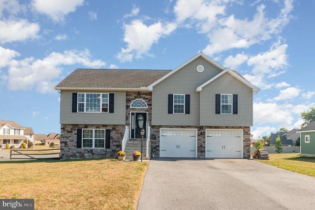 833 Lindia Drive, Chambersburg