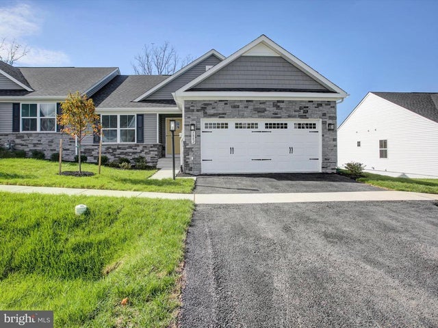 1882 Shannon Drive S, Greencastle