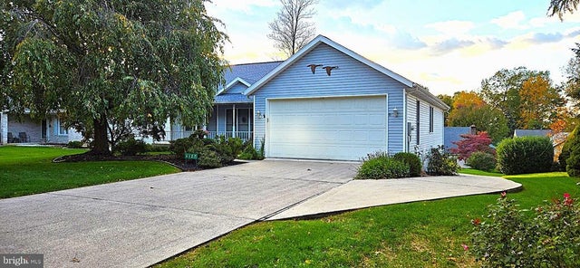 6127 Greenbriar Dr, Fayetteville