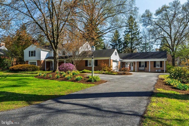 1428 Center Rd, Lancaster