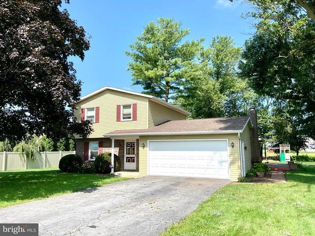 9 Buch Mill Rd, Lititz