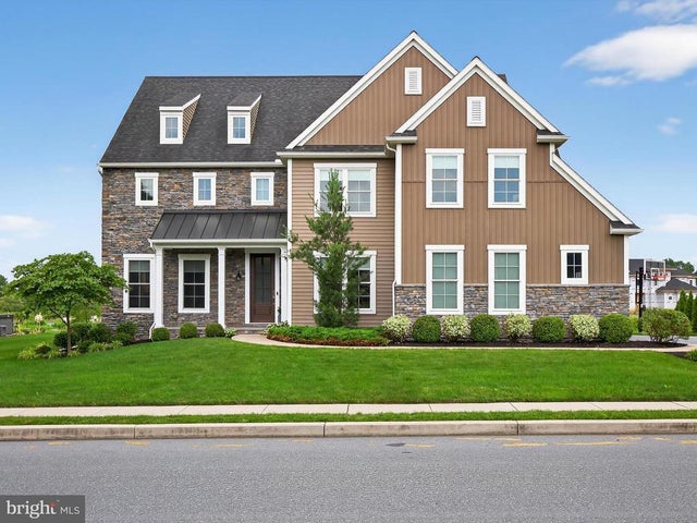 548 E Delp Rd, Lancaster