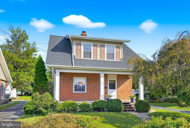 63 E Main St, Leola