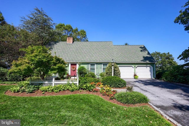 157 Maple Dr, New Holland