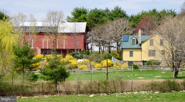 1095 Texter Mountain Rd, Robesonia