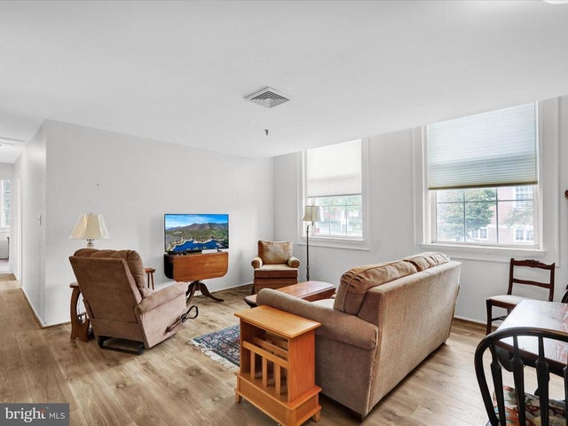 917 Columbia Ave #unit 221, Lancaster