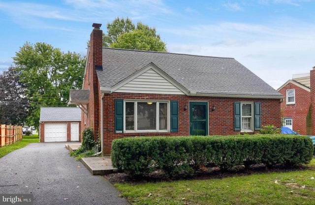 2249 Manor Ridge Dr, Lancaster