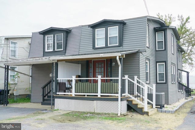 952 W Main St, New Holland