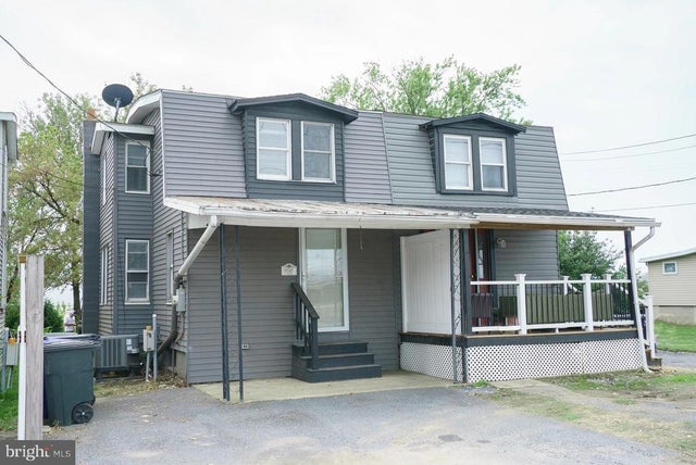 950 W Main St, New Holland