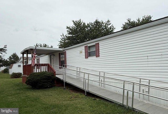 215 Fawn Meadow Xing, Lancaster