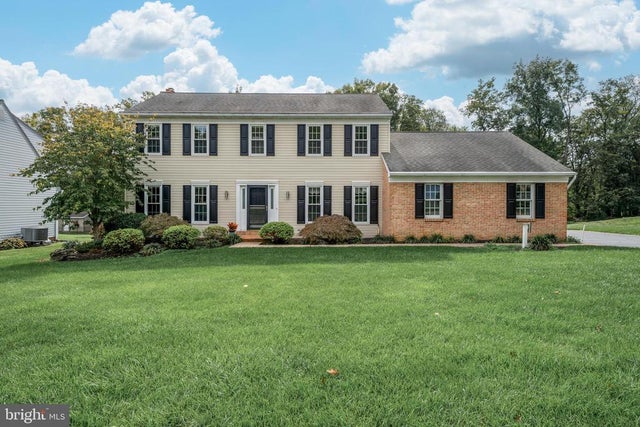 136 Stonewyck Dr, Lancaster