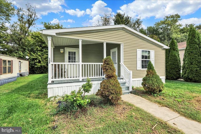 137 Madge Dr, Lancaster