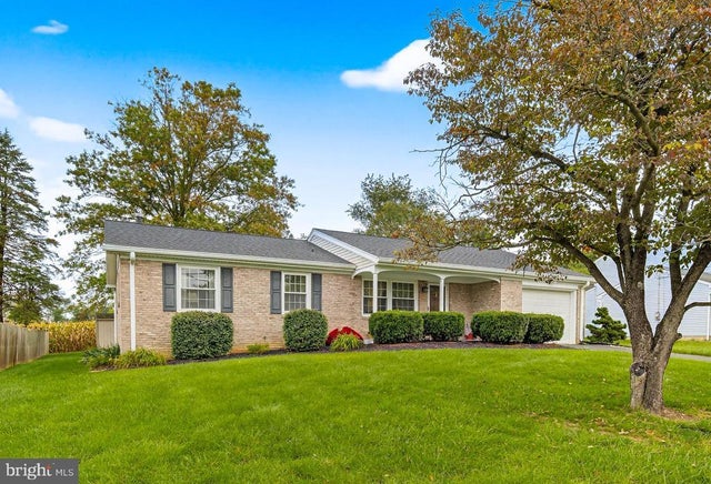 918 W Fairway Dr, Lancaster