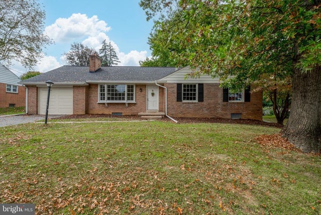 92 Glendale Dr, Lancaster