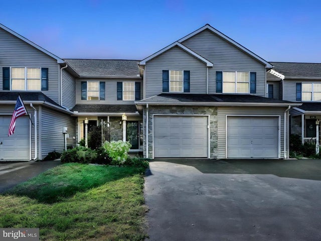 70 Pebble Creek Dr, Lititz