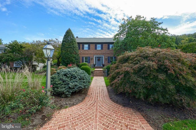 2600 Woodview Dr, Lancaster