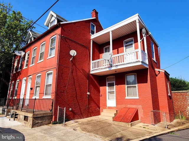 17 Coral St, Lancaster