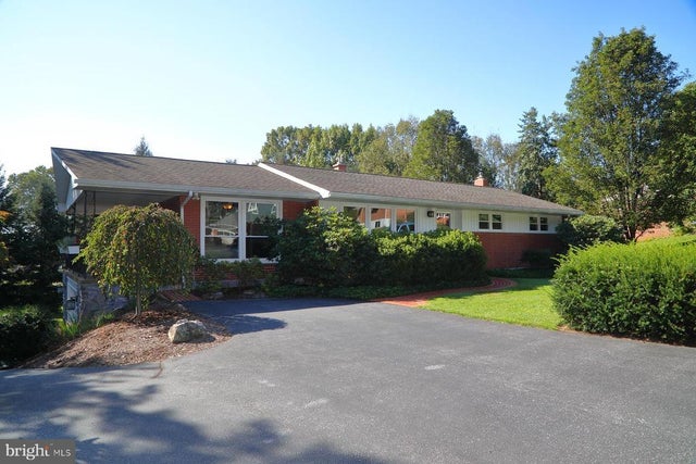 94 Barre Dr, Lancaster