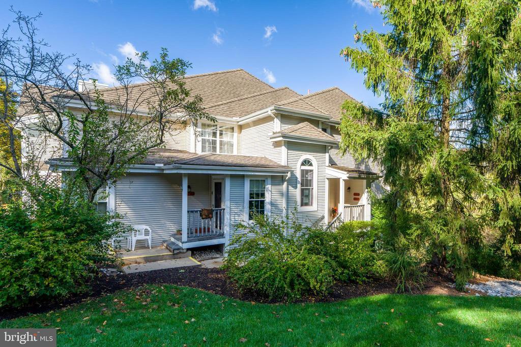 306 Country Place Dr, LANCASTER