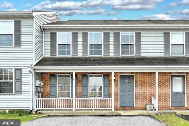 80 Chelmsford Dr, Marietta