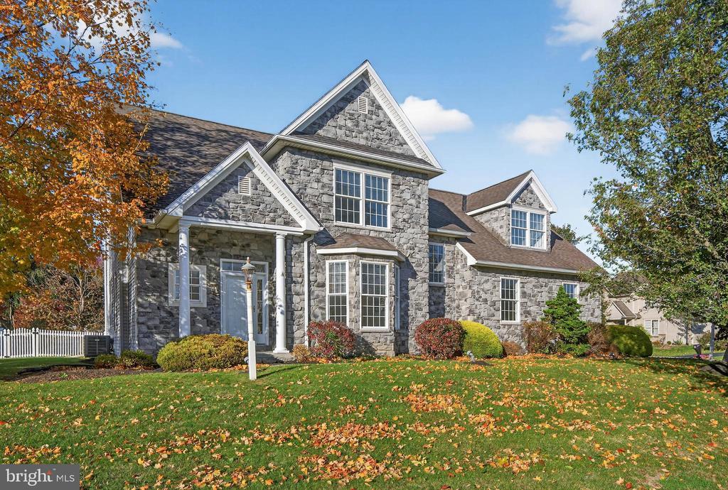 304 Cobblers Ct, LITITZ