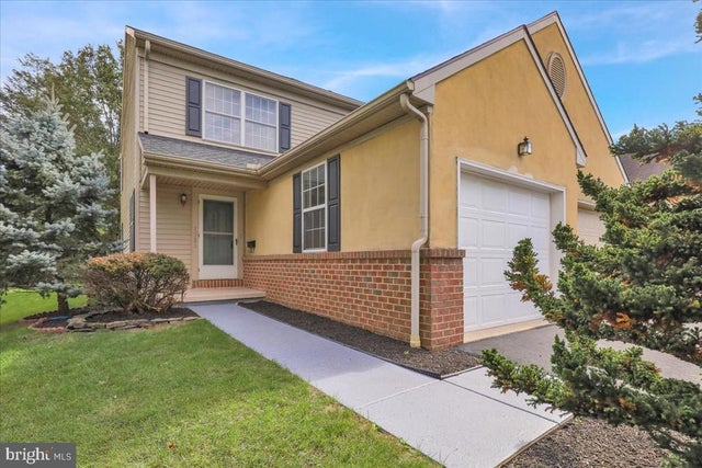 1553 Queen Ln, Lancaster