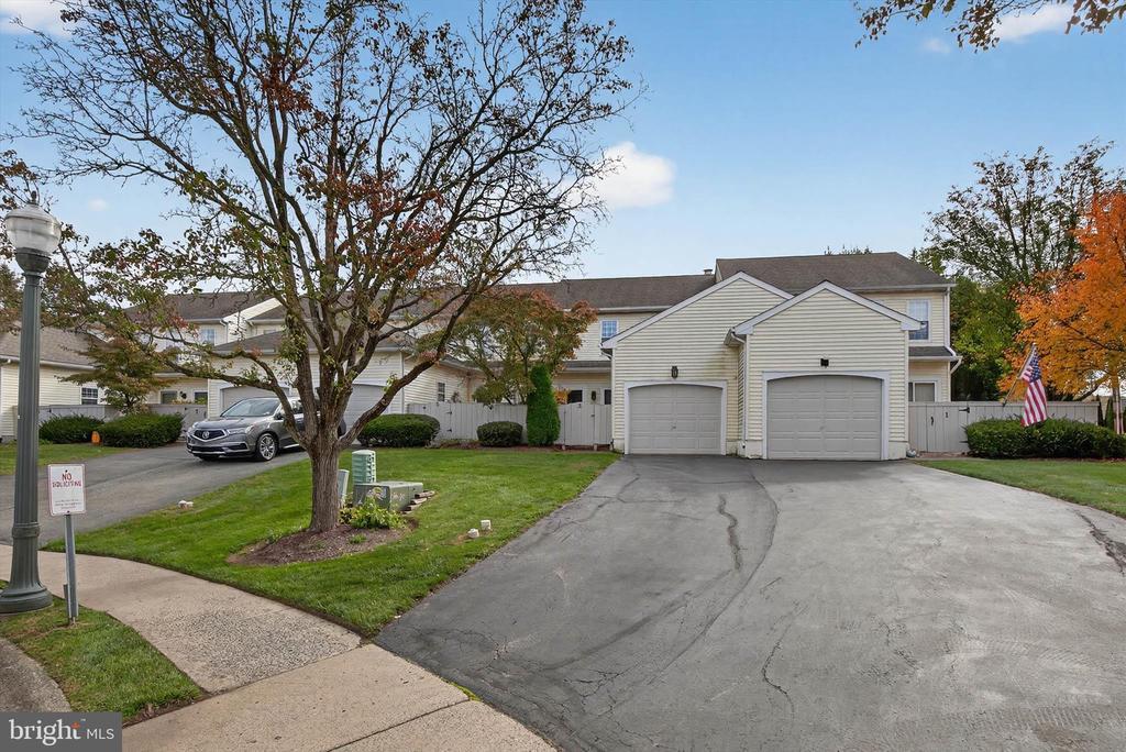 3 Spring Walk Ct, LANCASTER