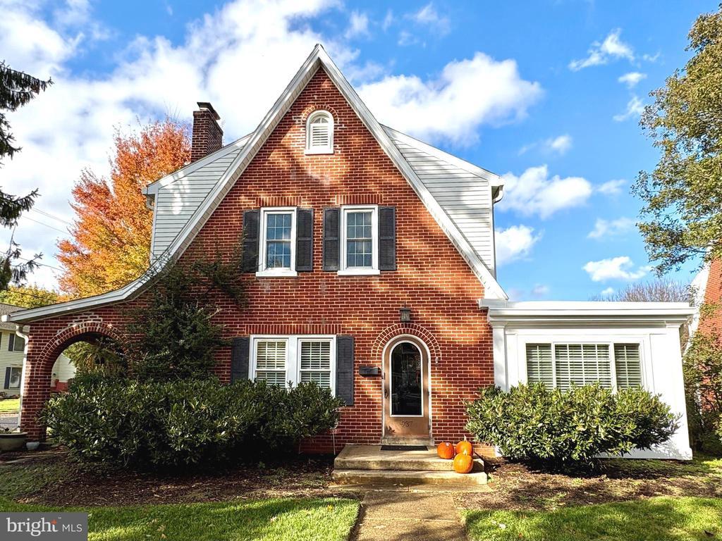 937 Pleasure Rd, LANCASTER