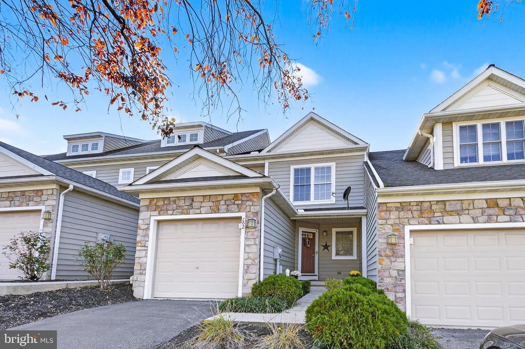 762 Keller Dr, LITITZ