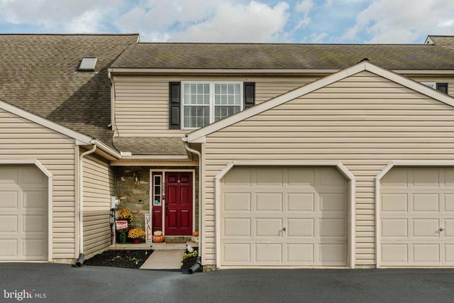 325 Deerfield Dr, Mount Joy