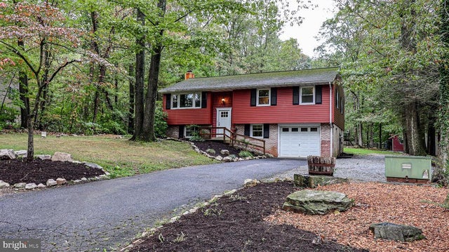 5235 Honeysuckle Ln, New Holland