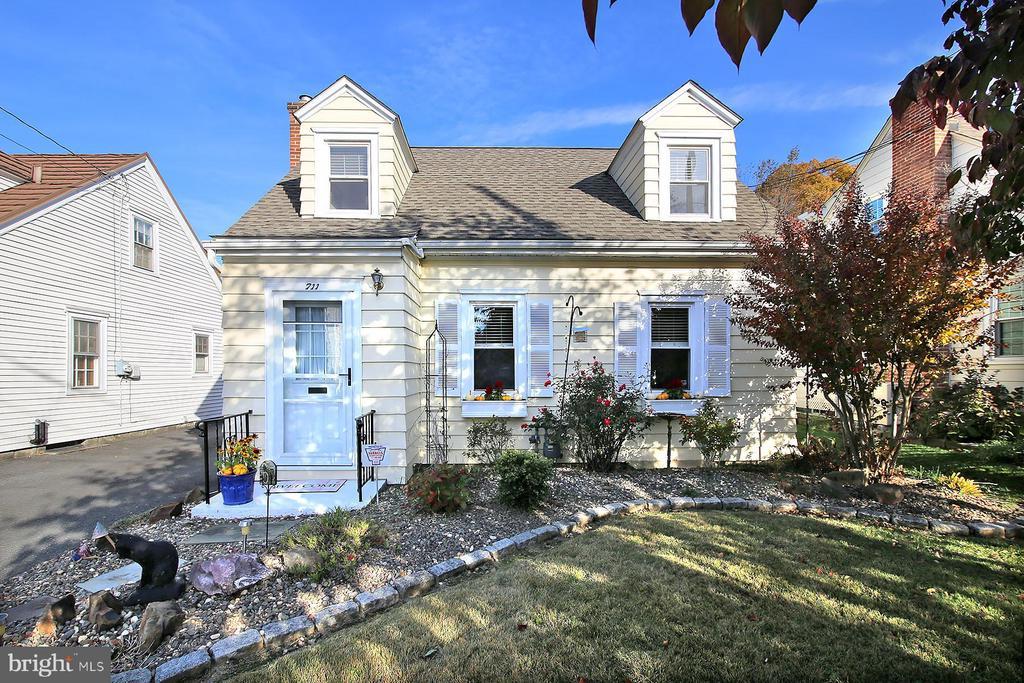 711 Tusitala Dr, LANCASTER