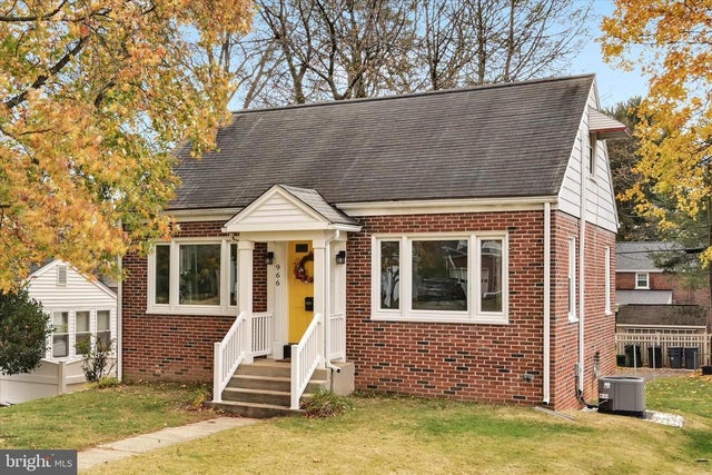 966 Skyline Dr, Lancaster