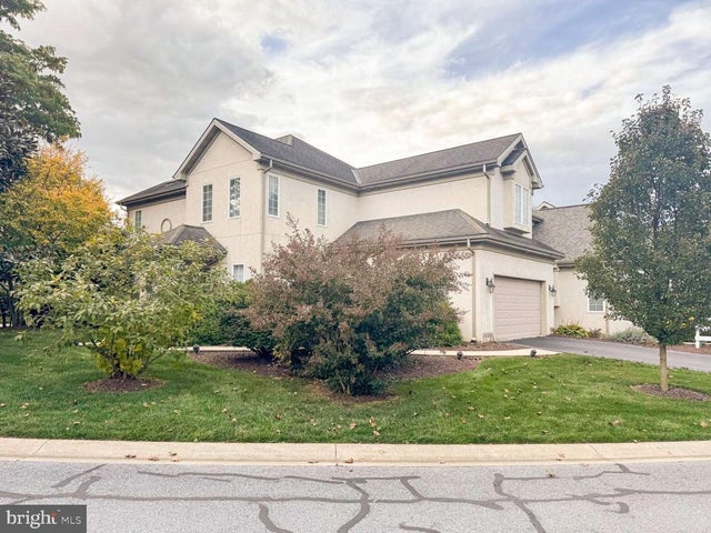 701 Woodfield Dr, Lititz