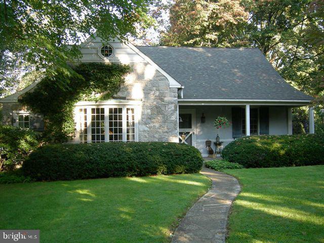 1553 Hollywood Dr, Lancaster