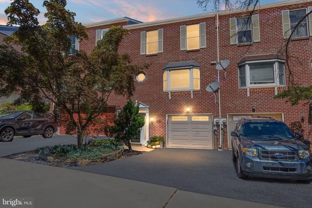 1885 Redwood Dr, Whitehall