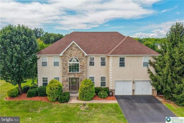 1642 Windmill Ln, Breinigsville