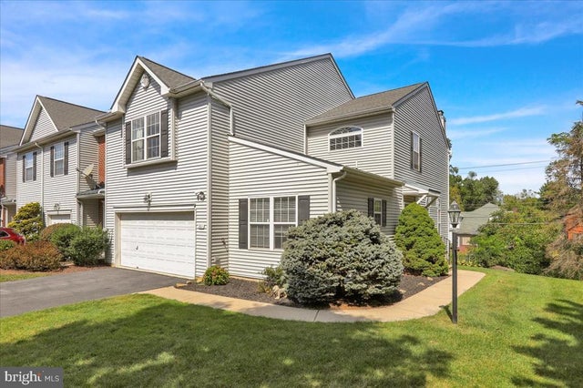 301 Hawthorne Ln, Whitehall