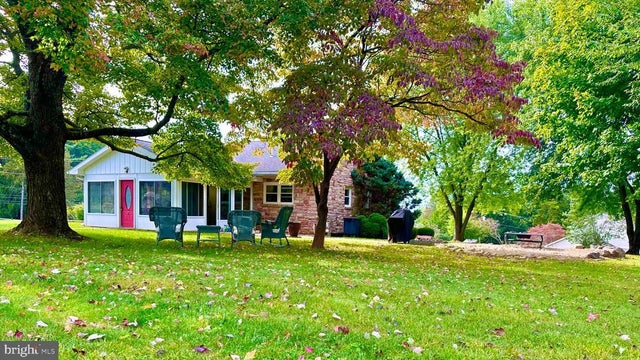 98 Maple St, Macungie