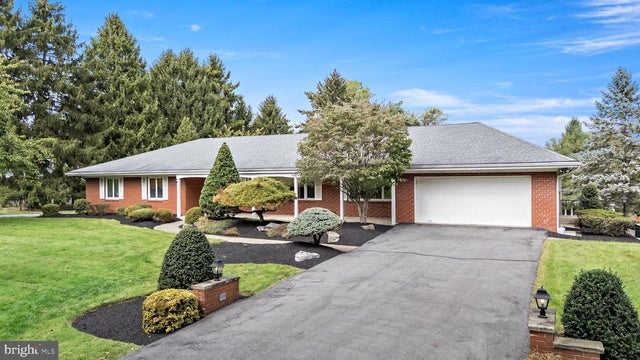 871 Robin Hood Dr, Allentown